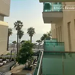 Arnie\'S - Seaside Promenade Residence